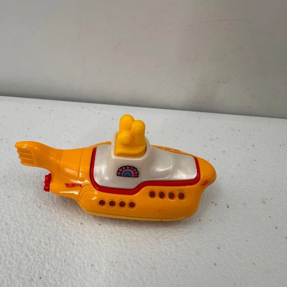 Hot Wheels 2014-2015 Collectible Die-Cast Toy Cars Set Of 4 Submarine‎ Joker Car